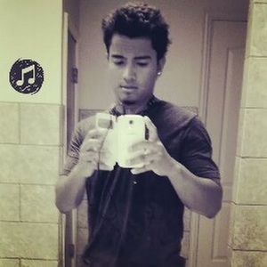 Meet your Posher, Josue